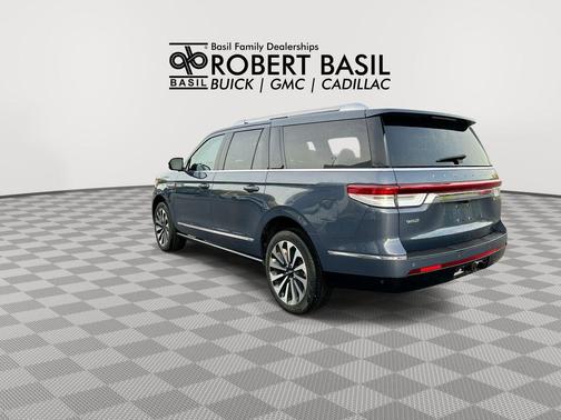 Ocean Drive Blue Metallic Tinted Clearcoat 2022 Lincoln Navigator Reserve