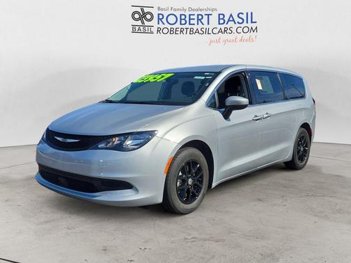 2023 Chrysler Voyager LX