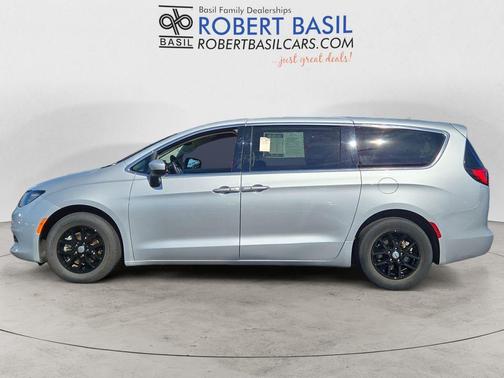 2023 Chrysler Voyager LX