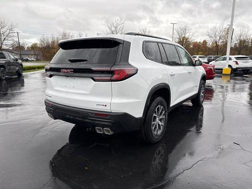 2026 GMC Acadia AWD AT4
