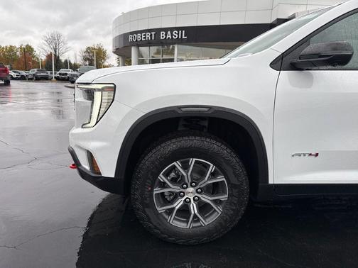 2026 GMC Acadia AWD AT4