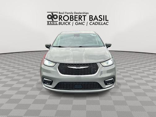 Ceramic Gray Clearcoat 2023 Chrysler Pacifica Touring L