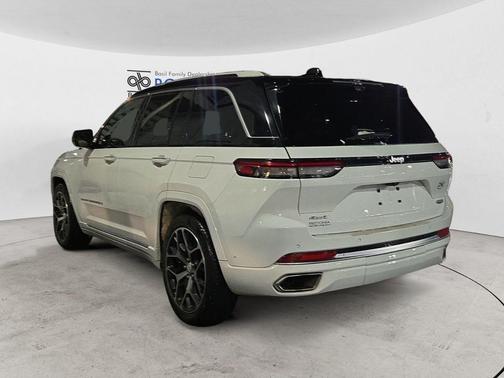 2022 Jeep Grand Cherokee Summit