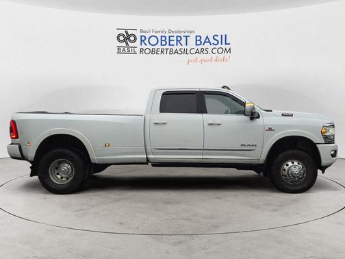 2023 RAM 3500 Limited Crew Cab 4x4 8' Box