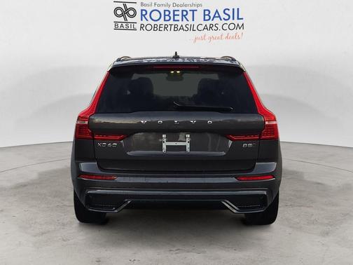 2025 Volvo XC60 B5 Plus