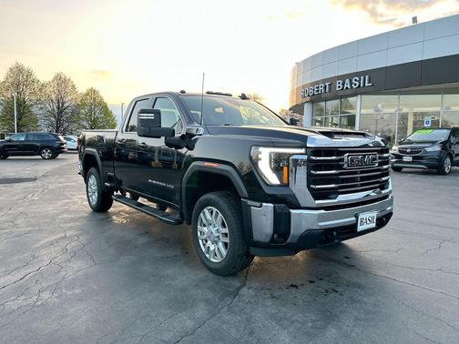 Onyx Black 2024 GMC Sierra 2500 SLE