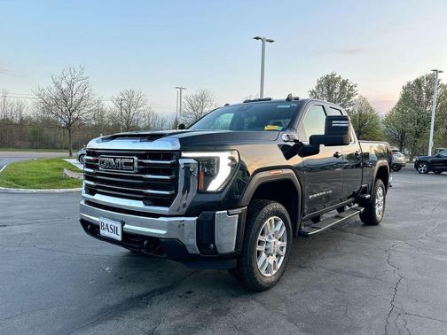Onyx Black 2024 GMC Sierra 2500 SLE