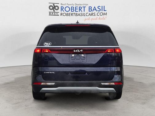 2024 Kia Carnival LX