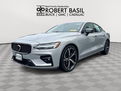 Silver Dawn Metallic 2024 Volvo S60 B5 Core Dark Theme