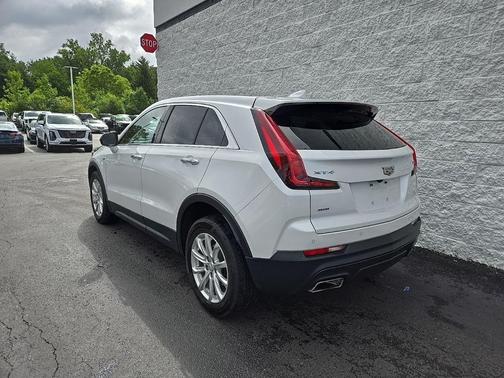Crystal White Tricoat 2023 Cadillac XT4 Luxury
