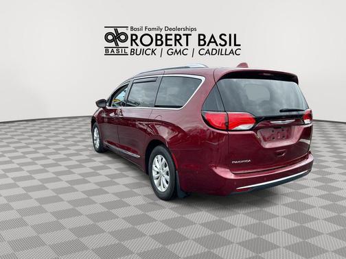 Velvet Red Pearlcoat 2019 Chrysler Pacifica Touring L