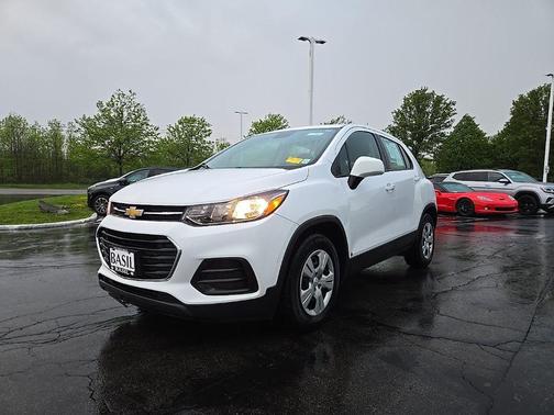 Summit White 2018 Chevrolet Trax LS