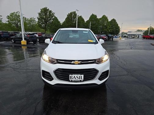 Summit White 2018 Chevrolet Trax LS