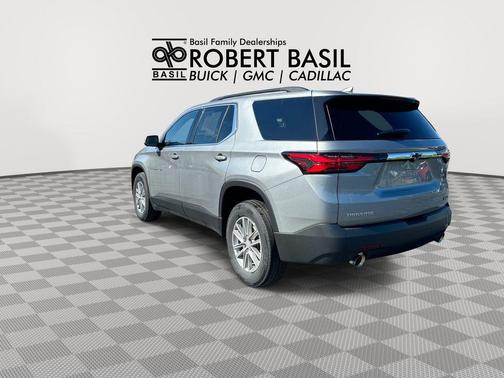 Sterling Gray Metallic 2023 Chevrolet Traverse LT Cloth