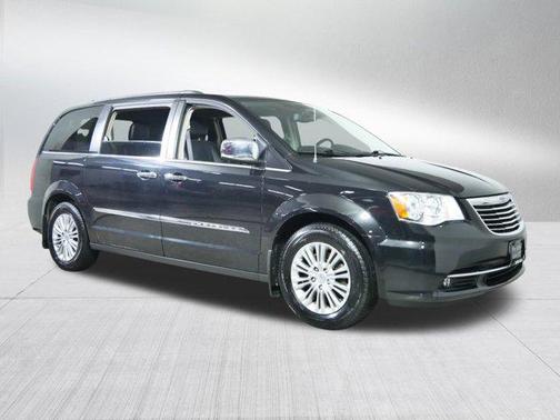 2016 Chrysler Town & Country Touring-L