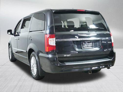 2016 Chrysler Town & Country Touring-L