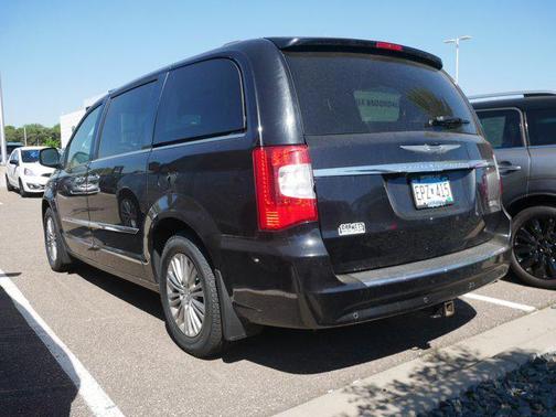 2016 Chrysler Town & Country Touring-L