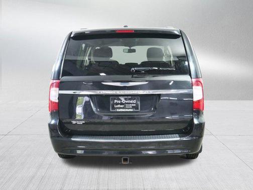 2016 Chrysler Town & Country Touring-L