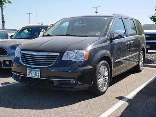 2016 Chrysler Town & Country Touring-L