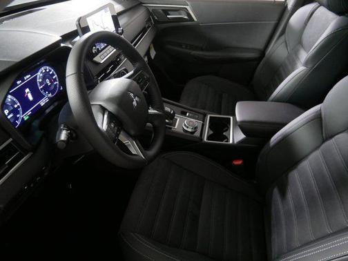 2025 Mitsubishi Outlander PHEV SE S-AWC