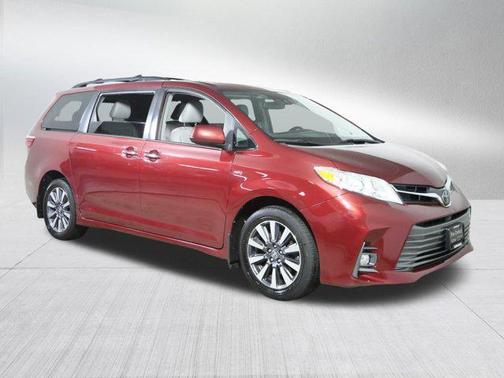 2018 Toyota Sienna XLE