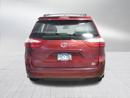 2018 Toyota Sienna XLE