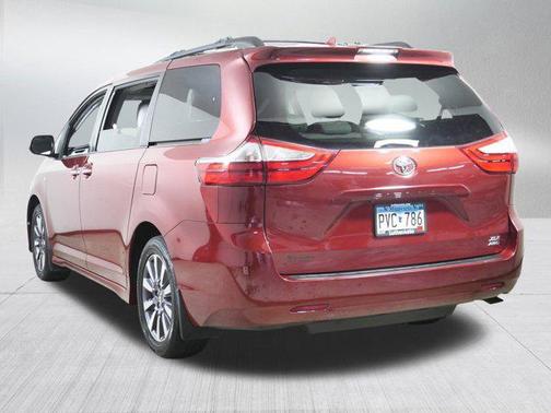 2018 Toyota Sienna XLE