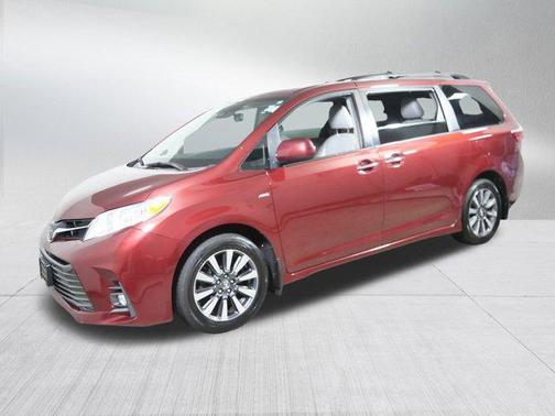 2018 Toyota Sienna XLE