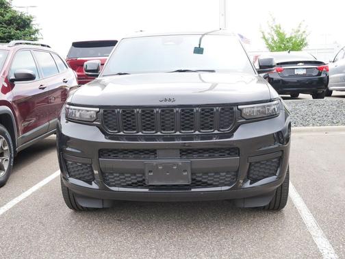 Diamond Black Crystal Pearlcoat 2024 Jeep Grand Cherokee L Altitude