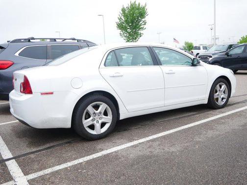 Summit White 2011 Chevrolet Malibu LS