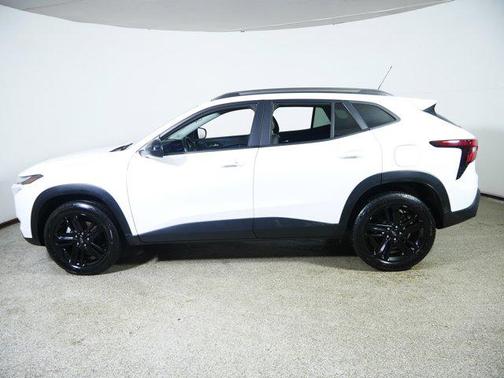 Summit White 2024 Chevrolet Trax FWD ACTIV