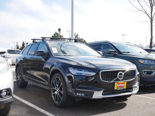 2019 Volvo V90 Cross Country T6