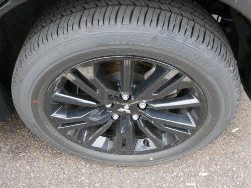 Alloy Silver Metallic 2024 Mitsubishi Eclipse Cross LE
