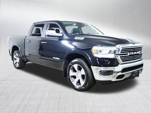 Diamond Black Crystal Pearlcoat 2022 RAM 1500 Laramie