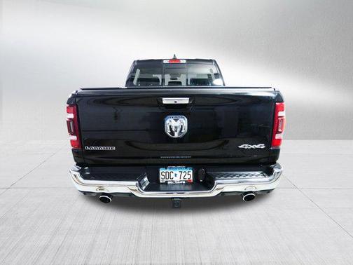 Diamond Black Crystal Pearlcoat 2022 RAM 1500 Laramie