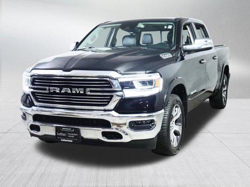 Diamond Black Crystal Pearlcoat 2022 RAM 1500 Laramie