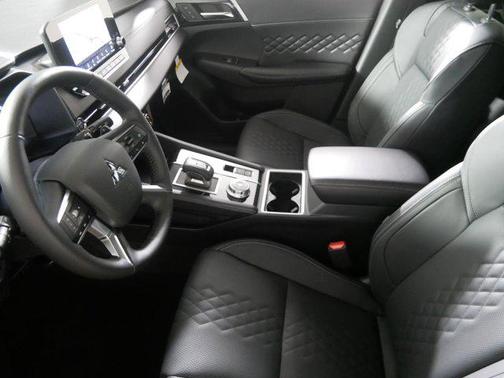 2025 Mitsubishi Outlander PHEV SEL