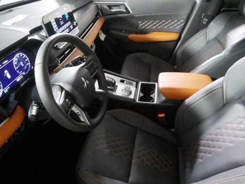 2025 Mitsubishi Outlander PHEV SEL