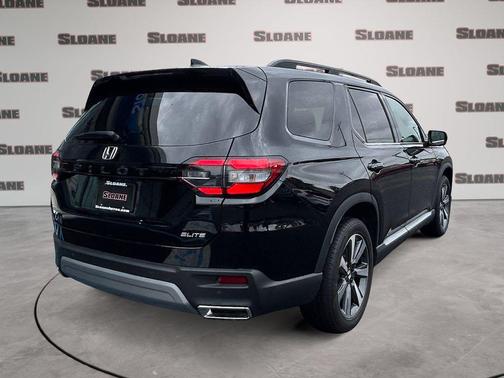 Crystal Black Pearl 2025 Honda Pilot Elite