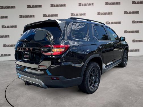 Crystal Black Pearl 2026 Honda Pilot TrailSport