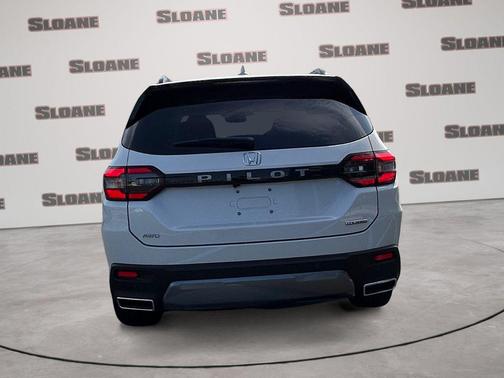 Platinum White Pearl 2026 Honda Pilot Touring 8-Passenger