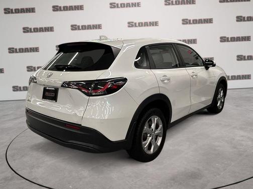 Platinum White Pearl 2023 Honda HR-V LX