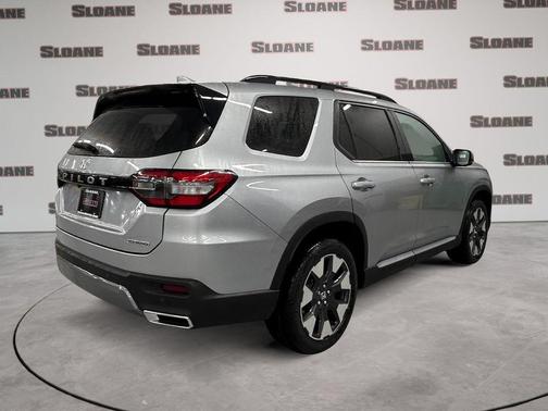 Solar Silver Metallic 2026 Honda Pilot Touring 8-Passenger