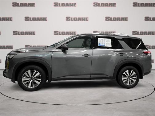 2022 Nissan Pathfinder SL 4WD