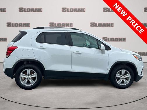 Summit White 2017 Chevrolet Trax LT
