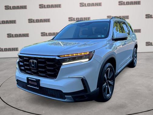 Platinum White 2023 Honda Pilot AWD Elite
