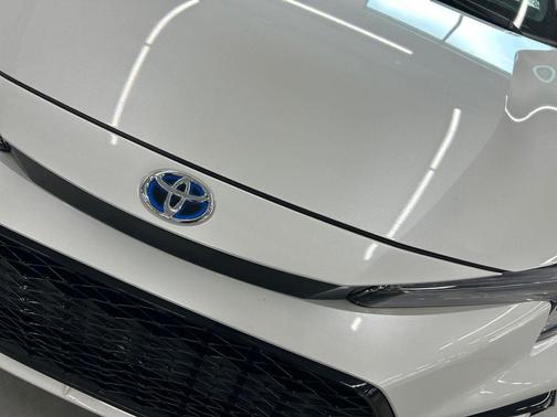 Wind Chill Pearl 2024 Toyota Corolla Hybrid SE