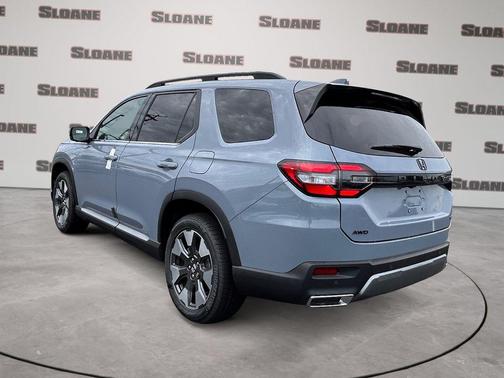 Sonic Gray Pearl 2026 Honda Pilot Touring 8-Passenger