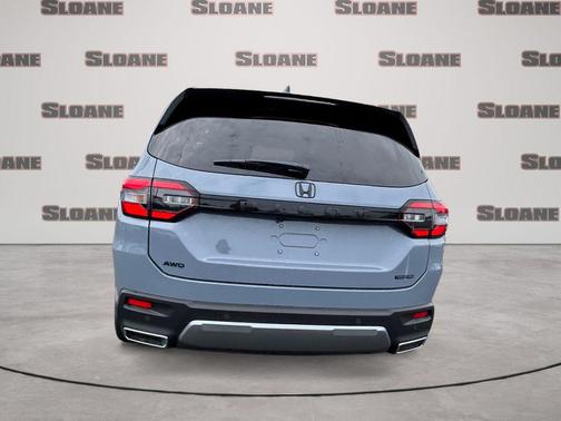 Sonic Gray Pearl 2026 Honda Pilot Touring 8-Passenger