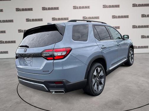 Sonic Gray Pearl 2026 Honda Pilot Touring 8-Passenger